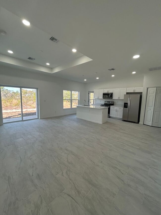 3506 68th St W in Lehigh Acres, FL - Building Photo - Building Photo