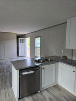 29 Lakeview Dr in Riverdale, GA - Building Photo