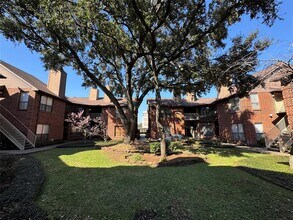 3100 Walnut Bend Ln in Houston, TX - Building Photo - Building Photo