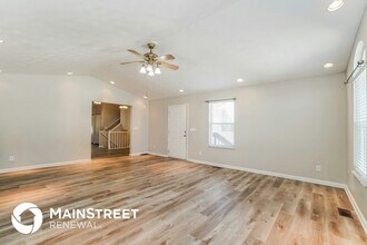 5560 Mid Day Dr in Galloway, OH - Building Photo - Building Photo