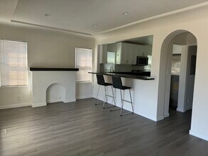 3525 E 15th St in Long Beach, CA - Building Photo - Building Photo