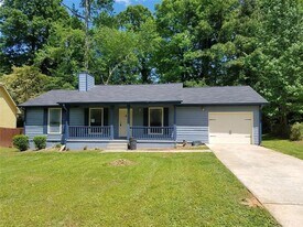 488 Carillon Ct in Stone Mountain, GA - Building Photo