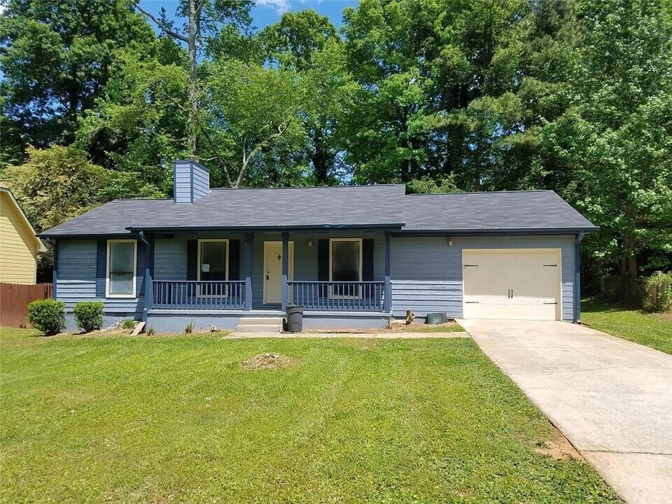 488 Carillon Ct in Stone Mountain, GA - Building Photo