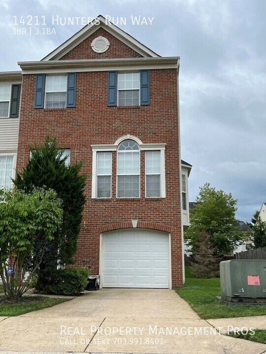 14211 Hunters Run Way in Gainesville, VA - Building Photo