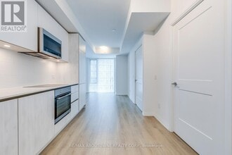 8 Widmer St in Toronto, ON - Building Photo - Building Photo