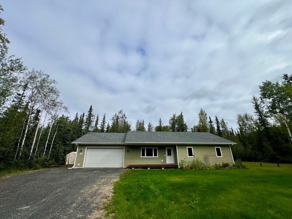3800 Sangria Ave in North Pole, AK - Building Photo