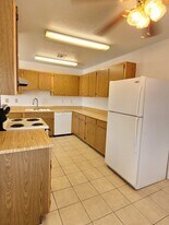 1928 Lirio Way, Unit C in Las Vegas, NV - Building Photo