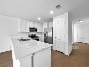 6022 Starling Dr in Baytown, TX - Building Photo - Building Photo