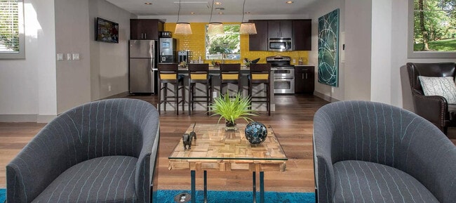 600 NW Island Terrace