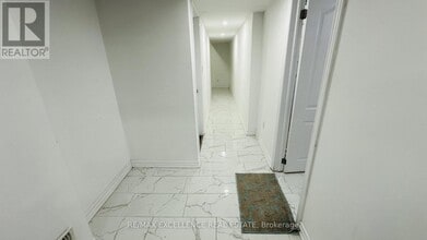 128 S Creek Dr in Kitchener, ON - Building Photo - Building Photo