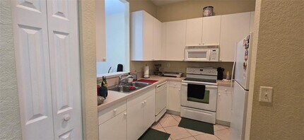 8314 Lagos De Campo Blvd in Tamarac, FL - Building Photo - Building Photo