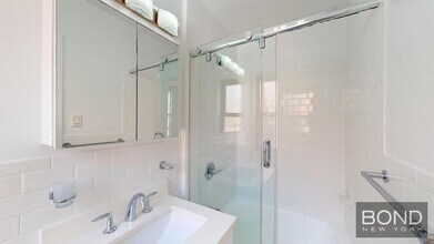 401 E 88th St in New York, NY - Building Photo - Building Photo