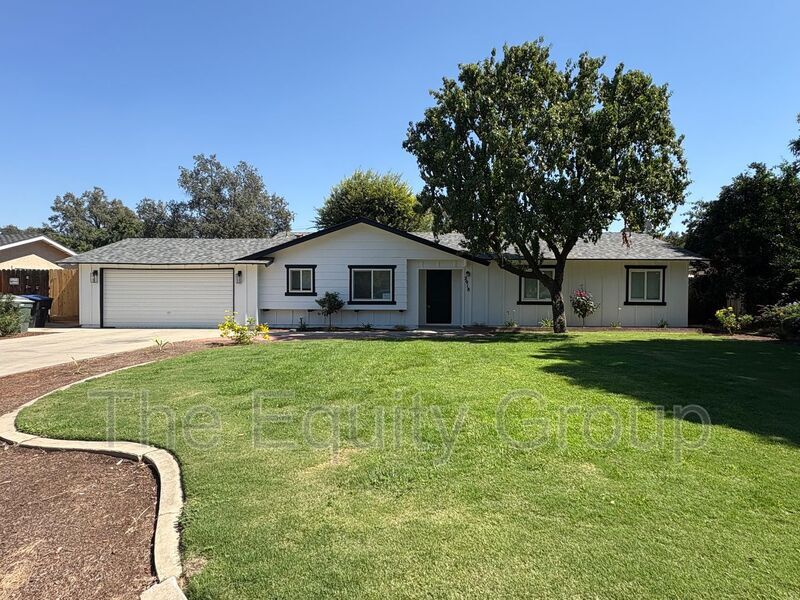 2918 S Willis Ct in Visalia, CA - Building Photo