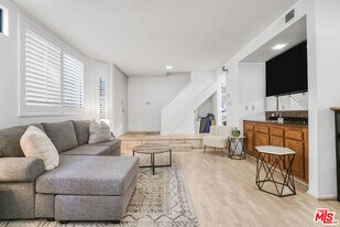 1325 26th St in Santa Monica, CA - Building Photo