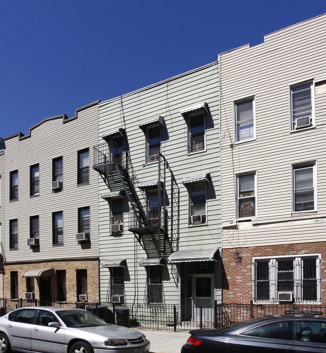 23 Locust St in Brooklyn, NY - Building Photo