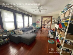 79 Bayard Ave in North Haven, CT - Foto de edificio - Building Photo