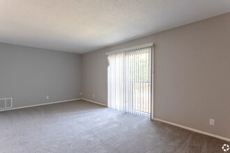 Pearl at High Point in High Point, NC - Building Photo - Interior Photo