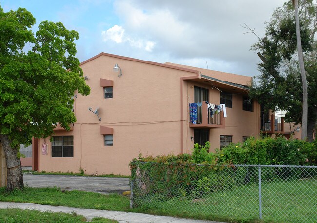 1923 SW 5th St in Miami, FL - Building Photo - Building Photo