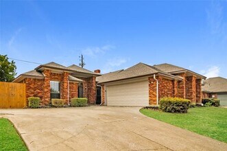 2102 Monterrey Pl in Carrollton, TX - Building Photo - Building Photo