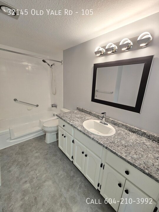 32145 Old Yale Rd in Abbotsford, BC - Building Photo