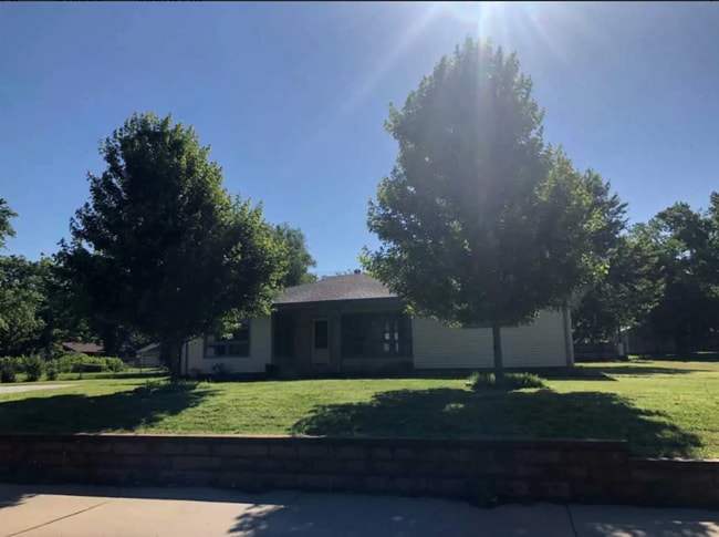 property at 730 N Woodlawn Blvd