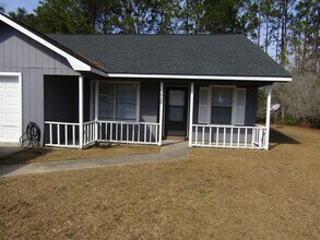 606 Hampton St in Hinesville, GA - Foto de edificio - Building Photo