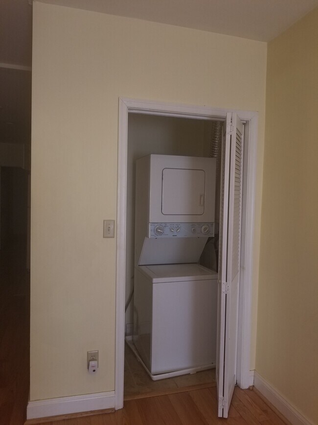 1447 William St, Unit 1 photo'