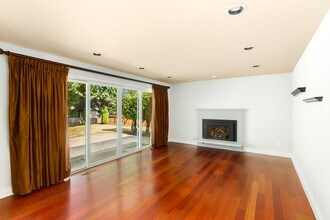 16020 NE 57th St in Redmond, WA - Building Photo - Building Photo