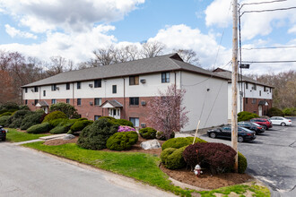 Juniper Gardens Condominiums in North Attleboro, MA - Building Photo - Building Photo