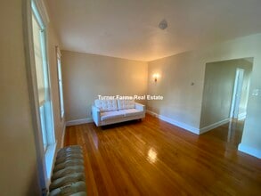 89 Hillsdale Rd, Unit 1 in Medford, MA - Foto de edificio - Building Photo
