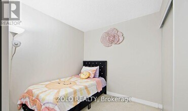 36 Lee Centre Dr in Toronto, ON - Building Photo - Building Photo