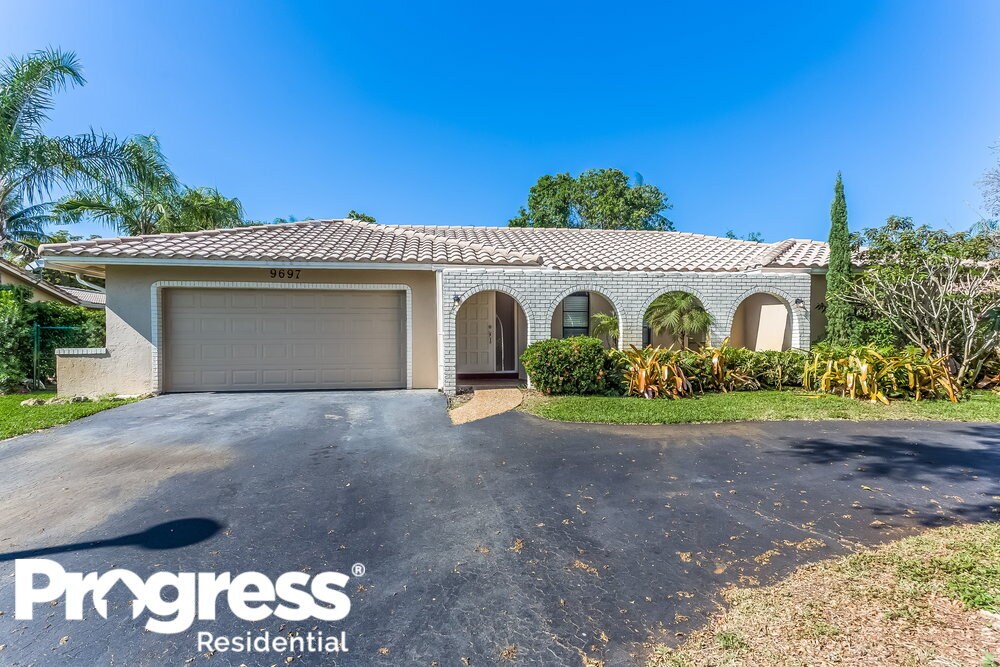 9697 SW 1st Ct in Coral Springs, FL - Foto de edificio
