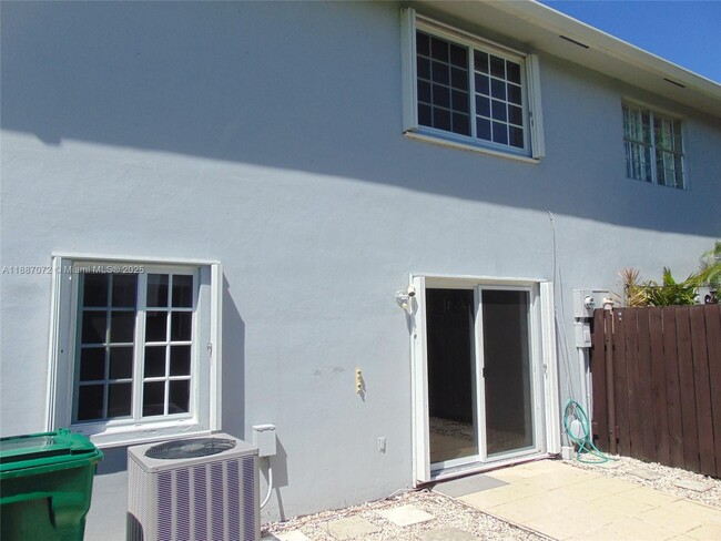 1854 SW 81st Ln in Davie, FL - Building Photo - Building Photo
