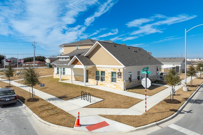 Legacy Square Apartments in San Marcos, TX - Foto de edificio - Building Photo