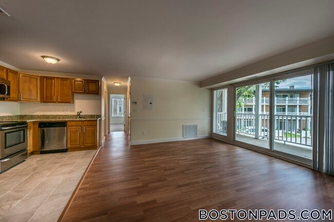 6 Westgate Dr, Unit 6T in Woburn, MA - Building Photo - Building Photo