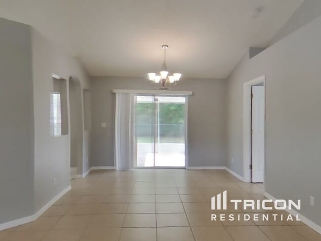10518 Gifford Dr in Spring Hill, FL - Building Photo - Building Photo