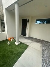 22 E Sunset St in Long Beach, CA - Building Photo - Building Photo