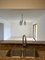 1522 Lake Crystal Dr in Royal Palm Beach, FL - Building Photo