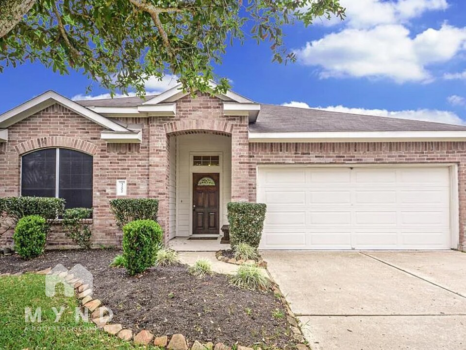3202 Black Ln in Pearland, TX - Building Photo