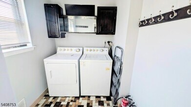 104 Bluebird Dr in Hillsborough Township, NJ - Building Photo - Building Photo