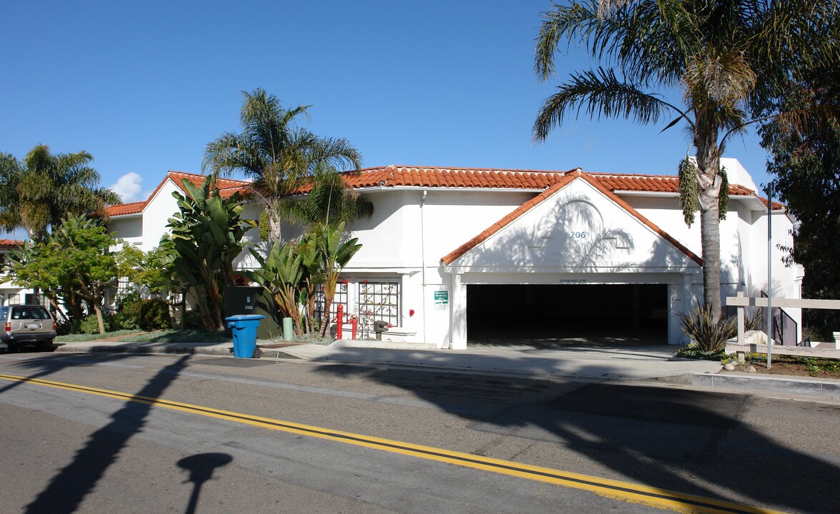 206 Avenida Montalvo in San Clemente, CA - Building Photo