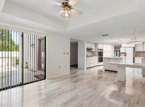 6004 Courtside Dr in Bradenton, FL - Foto de edificio - Building Photo