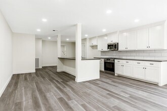 503 W Sallier St in Lake Charles, LA - Building Photo - Building Photo