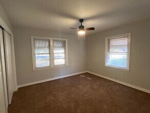 2126 E Cinderella St in Springfield, MO - Foto de edificio - Building Photo