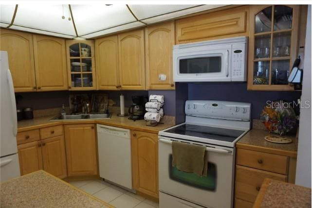 4900 Brittany Dr S in St. Petersburg, FL - Foto de edificio - Building Photo