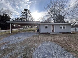 1502 Richardson St in Athens, TN - Building Photo