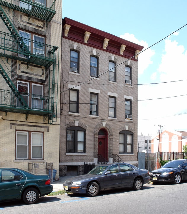 6207 Palisade Ave in West New York, NJ - Building Photo