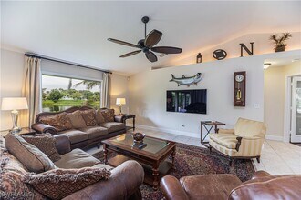 1073 N Alhambra Cir in Naples, FL - Building Photo - Building Photo