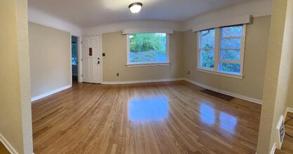 4721 University View Pl NE in Seattle, WA - Building Photo - Building Photo