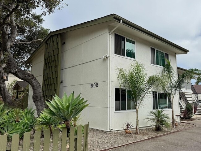 1808 Castillo St, Unit E in Santa Barbara, CA - Foto de edificio - Building Photo